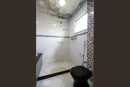 Casa à venda com 220m², 3 quartos e 3 vagasBanheiro da Suíte