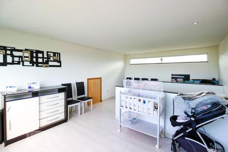 Casa à venda com 220m², 3 quartos e 3 vagasSótão