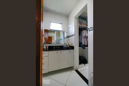 Casa à venda com 220m², 3 quartos e 3 vagasBanheiro da Suíte