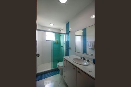 Casa à venda com 220m², 3 quartos e 3 vagasBanheiro