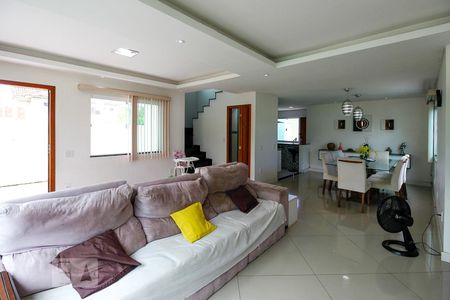 Sala de casa à venda com 3 quartos, 220m² em Vargem Grande, Rio de Janeiro