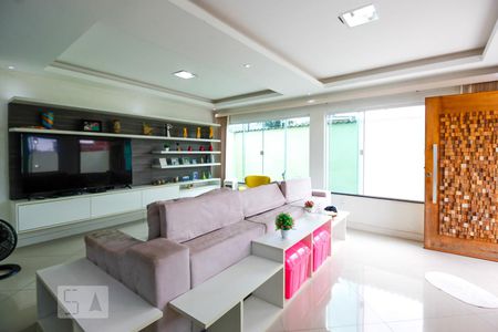 Sala de casa à venda com 3 quartos, 220m² em Vargem Grande, Rio de Janeiro