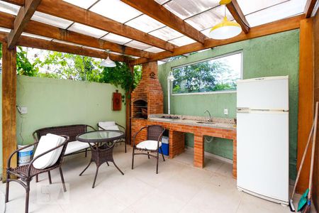 Casa à venda com 220m², 3 quartos e 3 vagasChurrasqueira