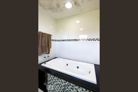 Casa à venda com 220m², 3 quartos e 3 vagasBanheiro da Suíte