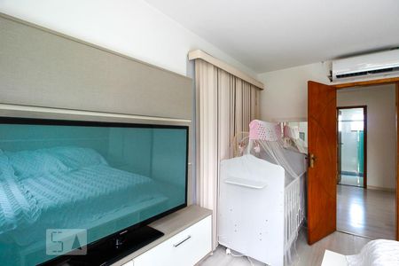 Casa à venda com 220m², 3 quartos e 3 vagasSuíte