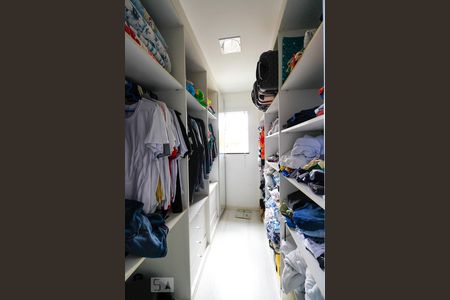 Casa à venda com 220m², 3 quartos e 3 vagasCloset da Suíte