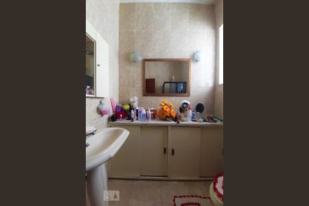 Casa à venda com 288m², 3 quartos e 3 vagasBanheiro Social