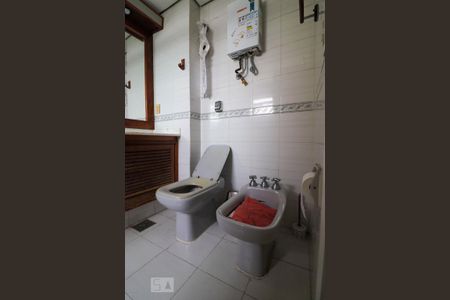 Apartamento à venda com 178m², 3 quartos e 2 vagasBanheiro da Suíte