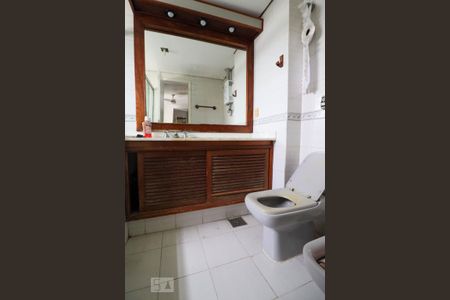 Apartamento à venda com 178m², 3 quartos e 2 vagasBanheiro da Suíte