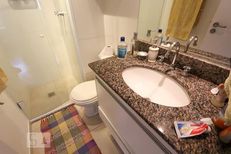 Apartamento à venda com 76m², 3 quartos e 2 vagas Apartamento à venda com 76m², 3 quartos e 2 vagasBanheiro