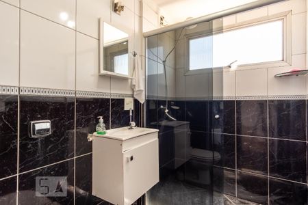 Apartamento à venda com 74m², 2 quartos e 1 vaga Apartamento à venda com 74m², 2 quartos e 1 vagaBanheiro