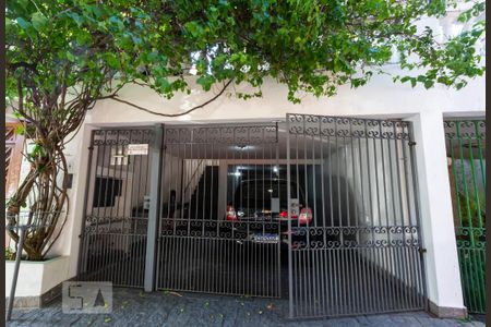 Casa à venda com 175m², 4 quartos e 2 vagasFachada