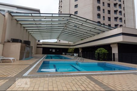 Studio à venda com 28m², 1 quarto e 1 vaga Studio à venda com 28m², 1 quarto e 1 vagaÁrea comum - piscina