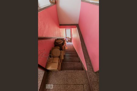 Casa à venda com 1000m², 2 quartos e 6 vagasEscada