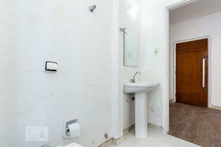 Banheiro de kitnet/studio para alugar com 1 quarto, 32m² em José Menino, Santos