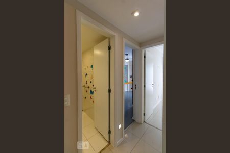 Corredor Quartos de apartamento para alugar com 3 quartos, 106m² em Humaitá, Rio de Janeiro
