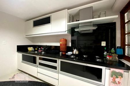 Apartamento à venda com 330m², 4 quartos e 2 vagas Apartamento à venda com 330m², 4 quartos e 2 vagasCozinha