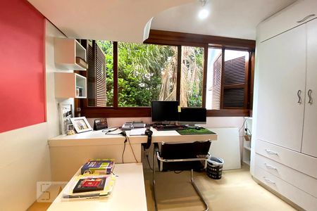 Apartamento à venda com 330m², 4 quartos e 2 vagas Apartamento à venda com 330m², 4 quartos e 2 vagasQuarto 4