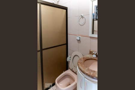 Casa à venda com 250m², 6 quartos e 4 vagasBanheiro 2