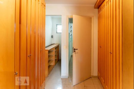 Casa à venda com 250m², 6 quartos e 4 vagasCloset da suíte