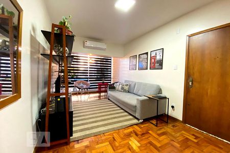 Sala de estar de apartamento para alugar com 3 quartos, 79m² em Centro, São Leopoldo