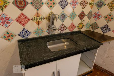 Casa para alugar com 200m², 3 quartos e 3 vagasCozinha Edícula 1