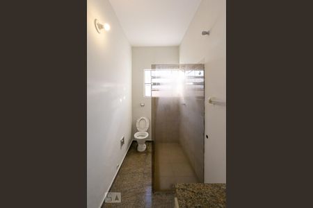 Casa para alugar com 200m², 3 quartos e 3 vagasBanheiro da suíte