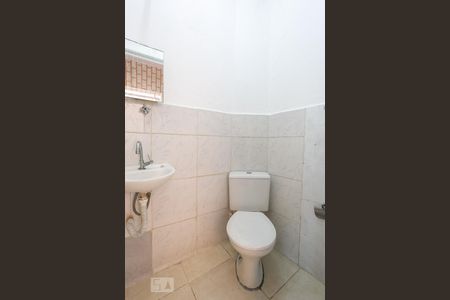 Casa para alugar com 200m², 3 quartos e 3 vagasBanheiro da Edícula 1