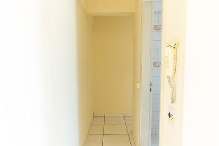 Corredor de apartamento à venda com 2 quartos, 60m² em Vila Guedes, São Paulo
