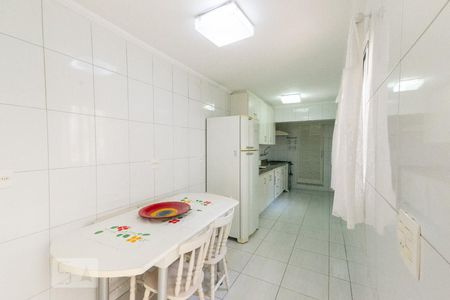 Casa para alugar com 150m², 4 quartos e 2 vagasCozinha
