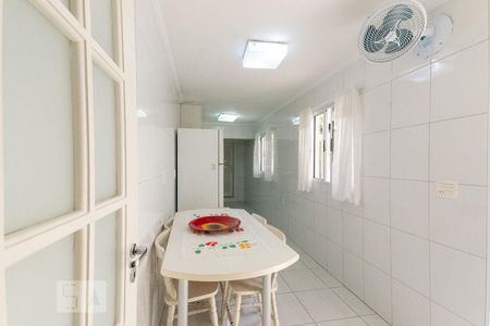 Casa para alugar com 150m², 4 quartos e 2 vagasCozinha