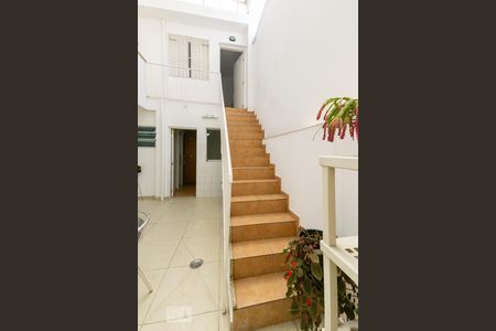 Casa para alugar com 150m², 4 quartos e 2 vagasEscada