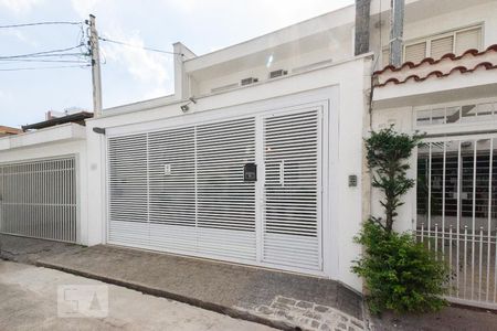 Casa para alugar com 150m², 4 quartos e 2 vagasFachada