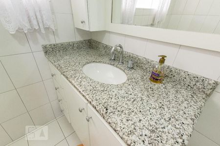 Casa para alugar com 150m², 4 quartos e 2 vagasBanheiro - Torneira