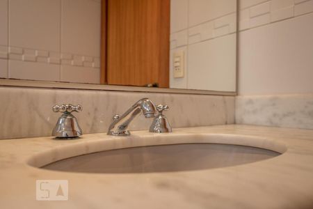 Apartamento à venda com 237m², 3 quartos e 2 vagasBanheiro 1