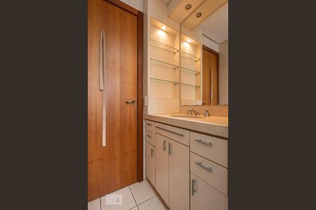 Apartamento à venda com 237m², 3 quartos e 2 vagasBanheiro da Suíte