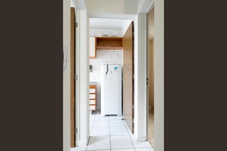 Corredor de apartamento para alugar com 1 quarto, 53m² em Água Verde, Curitiba