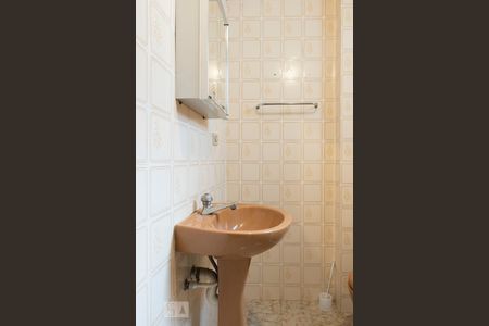 Banheiro de apartamento para alugar com 1 quarto, 53m² em Água Verde, Curitiba