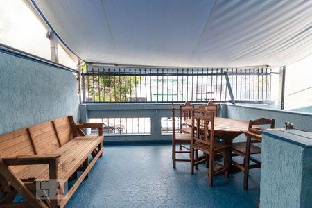 Casa para alugar com 250m², 3 quartos e 1 vaga Casa para alugar com 250m², 3 quartos e 1 vagaVaranda