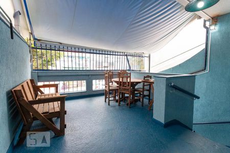 Casa para alugar com 250m², 3 quartos e 1 vaga Casa para alugar com 250m², 3 quartos e 1 vagaVaranda