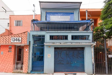 Casa para alugar com 250m², 3 quartos e 1 vaga Casa para alugar com 250m², 3 quartos e 1 vagaFachada