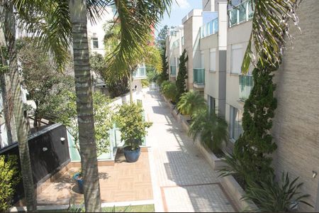 Casa de condomínio à venda com 300m², 4 quartos e 4 vagas Casa de condomínio à venda com 300m², 4 quartos e 4 vagasVista do Quarto 3