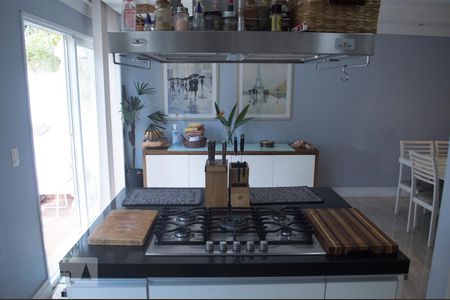 Casa de condomínio à venda com 300m², 4 quartos e 4 vagas Casa de condomínio à venda com 300m², 4 quartos e 4 vagasCozinha