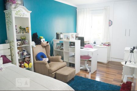 Casa de condomínio à venda com 300m², 4 quartos e 4 vagas Casa de condomínio à venda com 300m², 4 quartos e 4 vagasQuarto 4