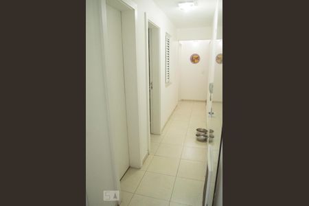 Casa de condomínio à venda com 300m², 4 quartos e 4 vagas Casa de condomínio à venda com 300m², 4 quartos e 4 vagasQuarto de Serviço