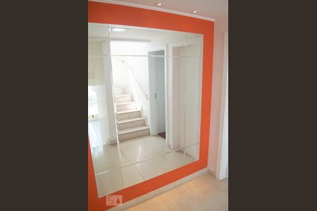 Casa de condomínio à venda com 300m², 4 quartos e 4 vagas Casa de condomínio à venda com 300m², 4 quartos e 4 vagasEspelho