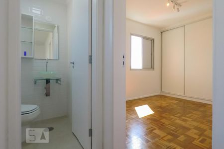 Entrada banheiro de apartamento para alugar com 1 quarto, 40m² em Vila Mariana, São Paulo