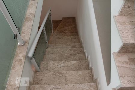 Sala - Escada de casa de condomínio para alugar com 3 quartos, 160m² em Jardim Rio das Pedras, Cotia