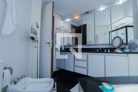 Apartamento à venda com 207m², 4 quartos e 4 vagasBanheiro do Quarto 4