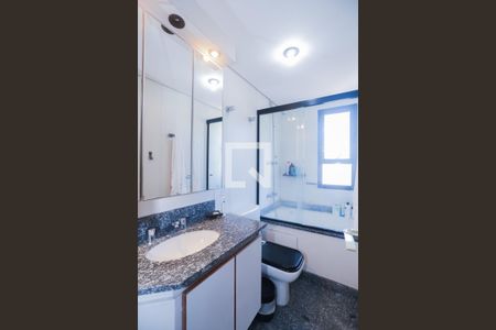 Apartamento à venda com 207m², 4 quartos e 4 vagasBanheiro Social